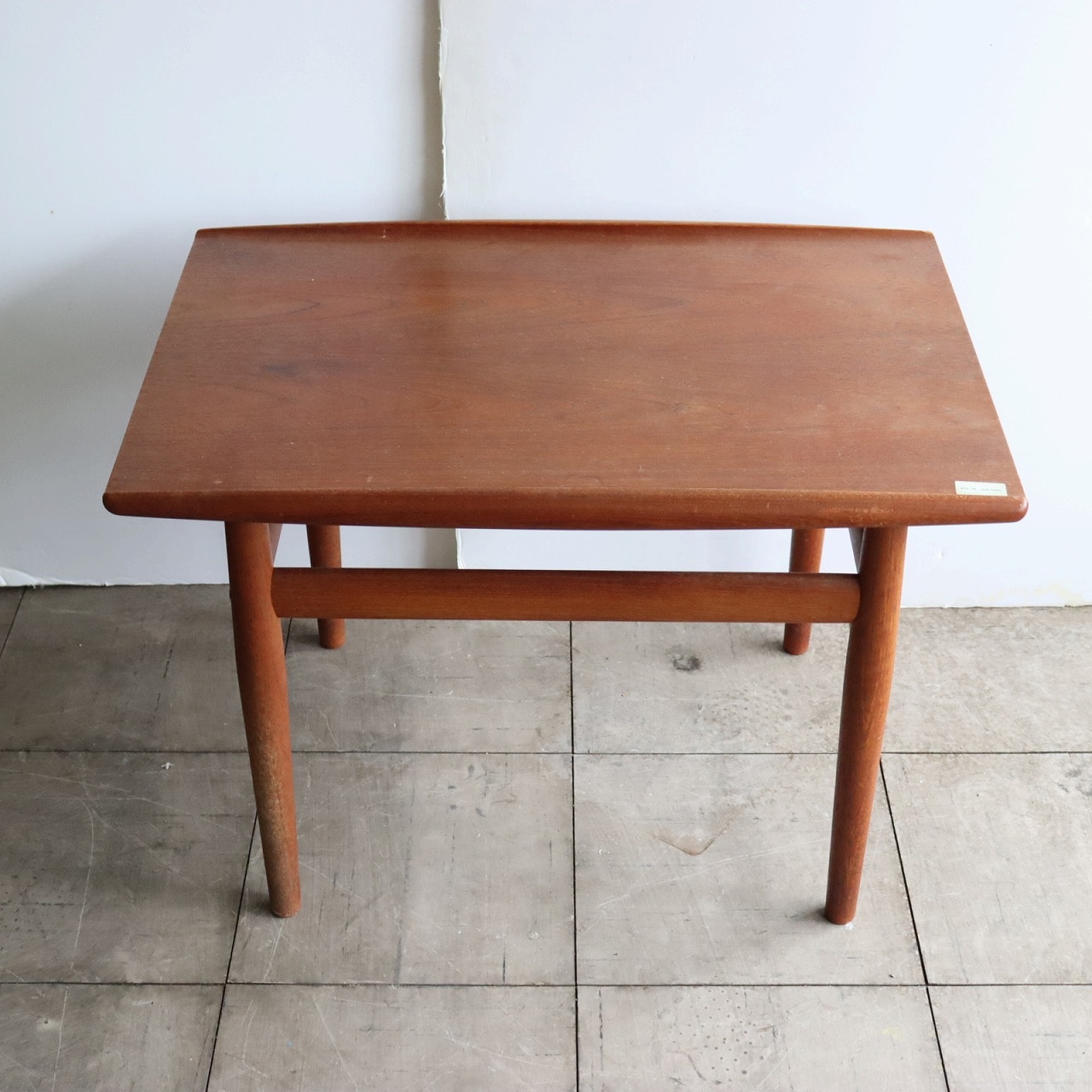 サイドテーブル