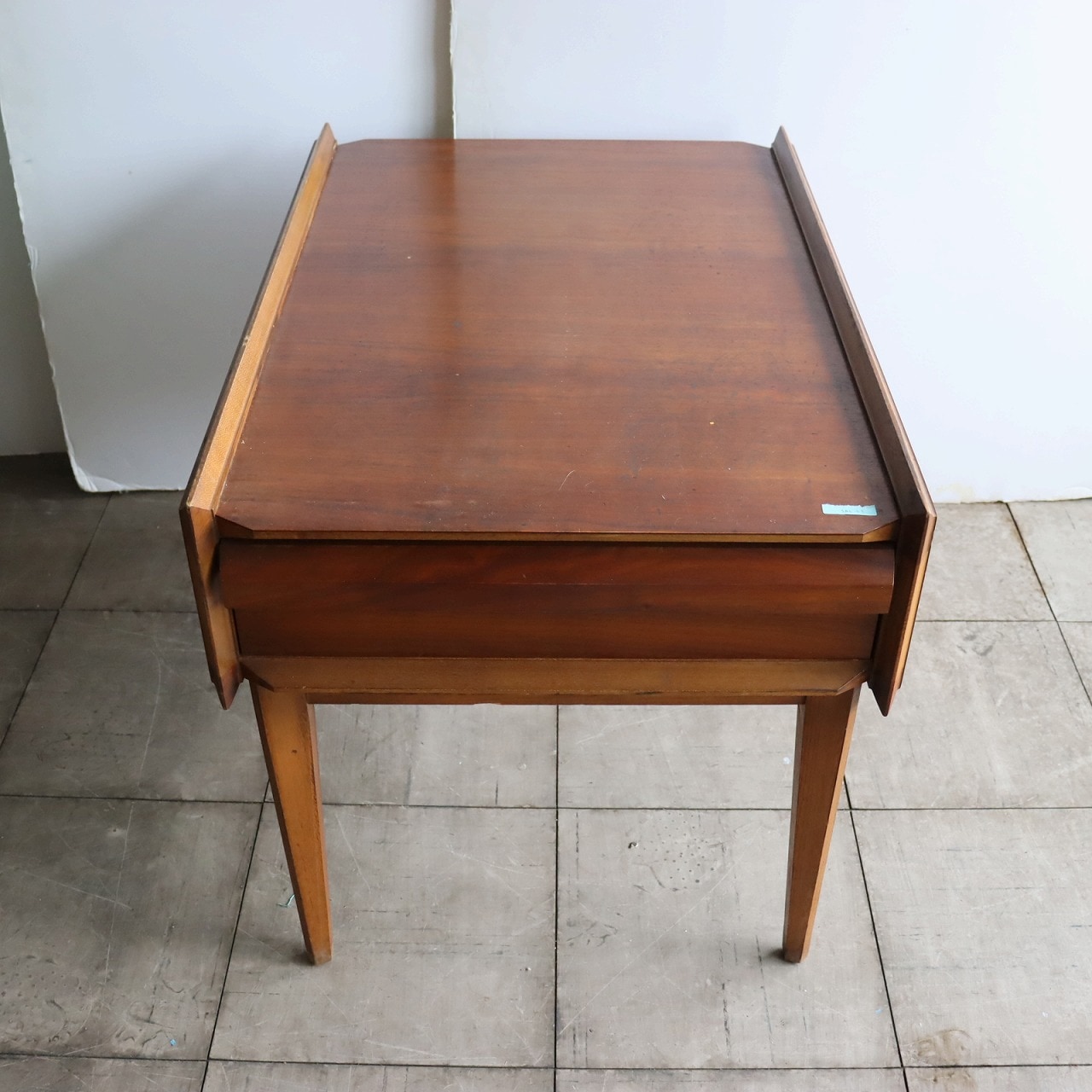 レーンサイドテーブル