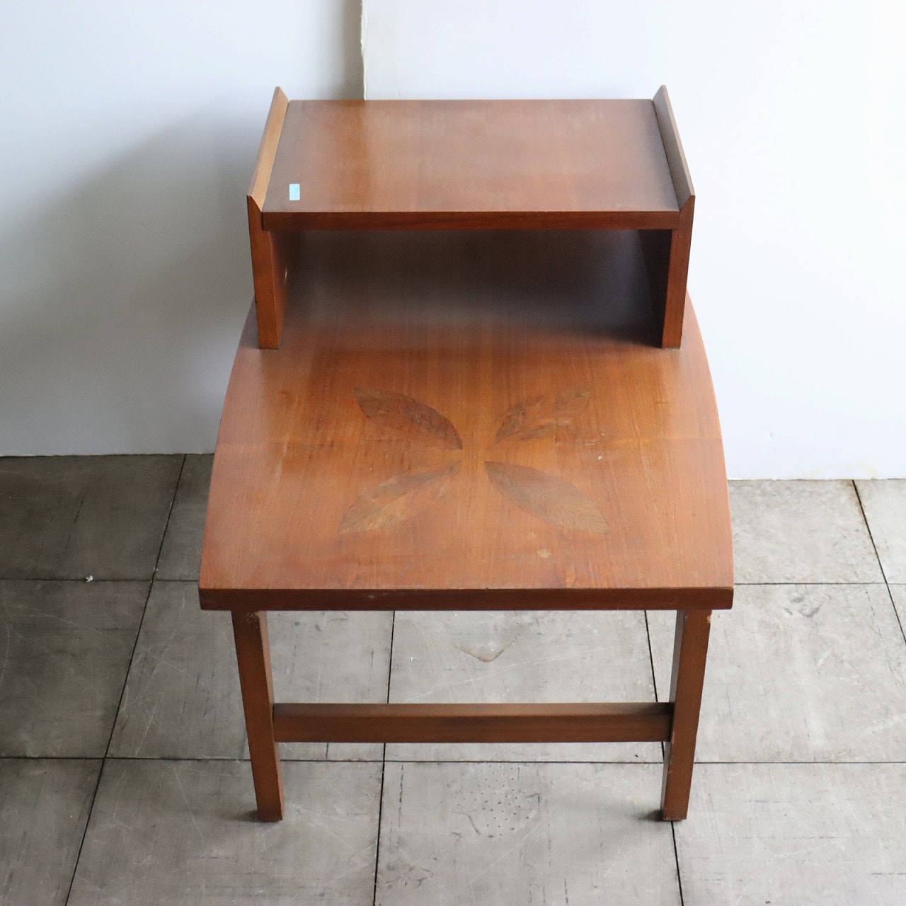 ステップエンドテーブル