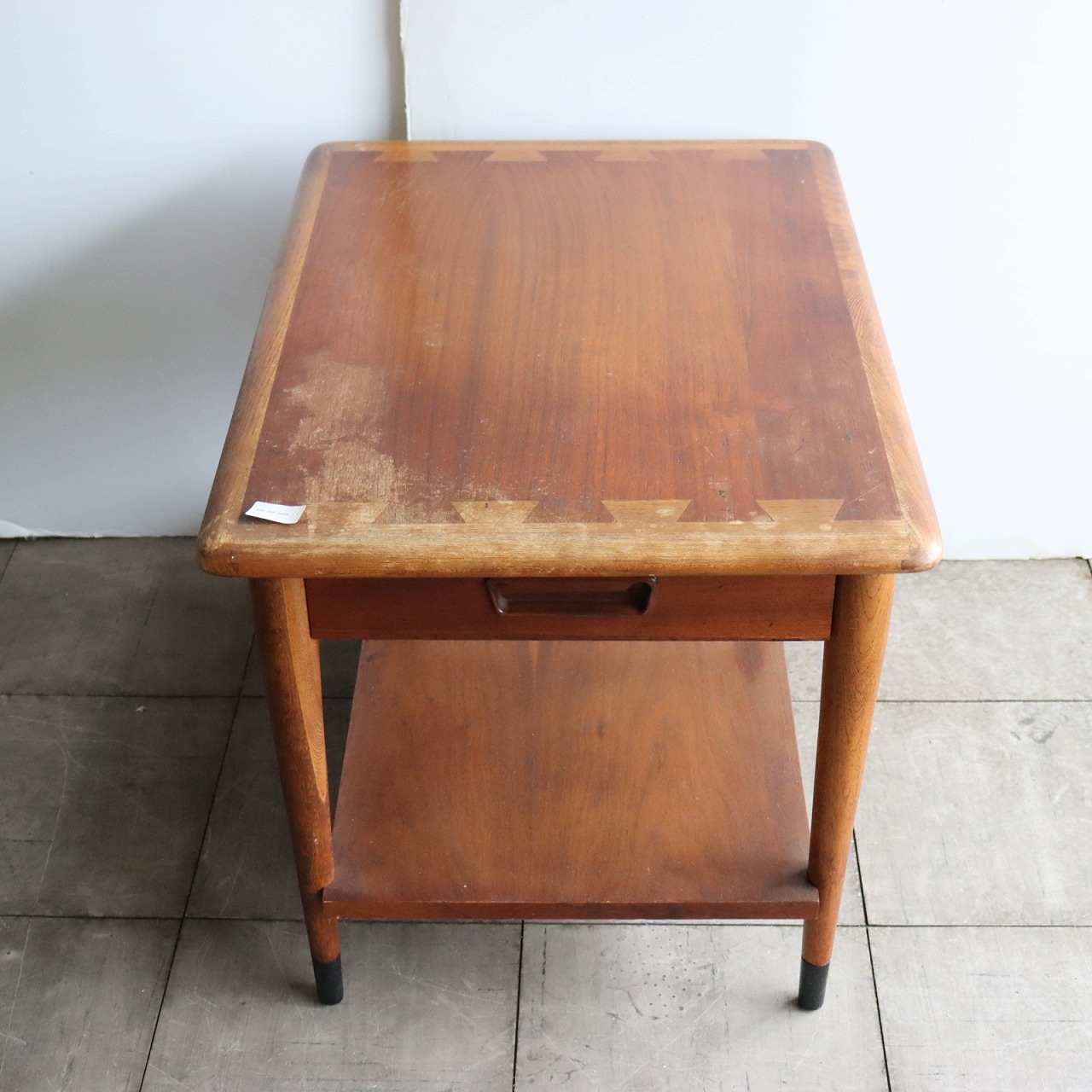 レーンサイドテーブル