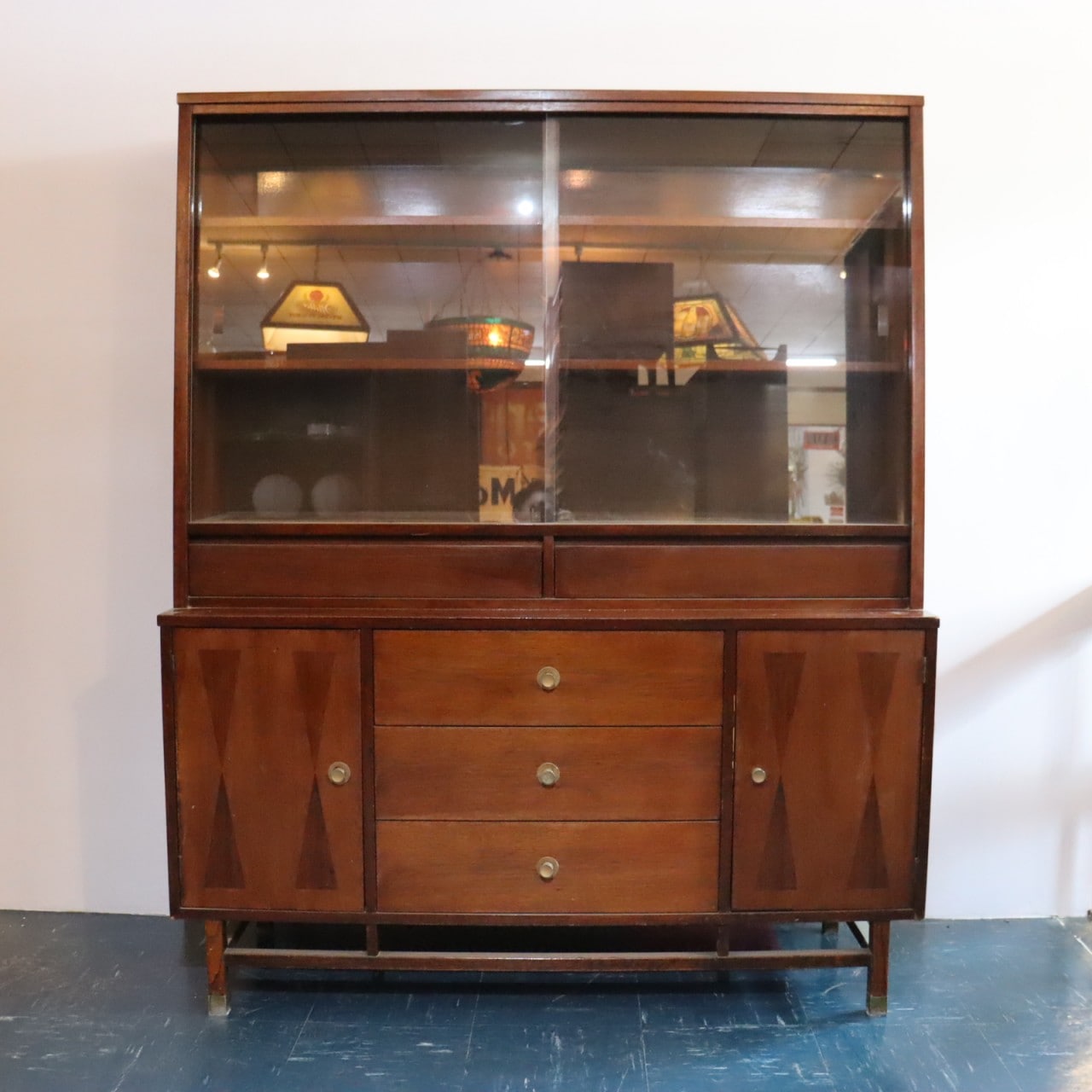 マーチンズビルカップボード