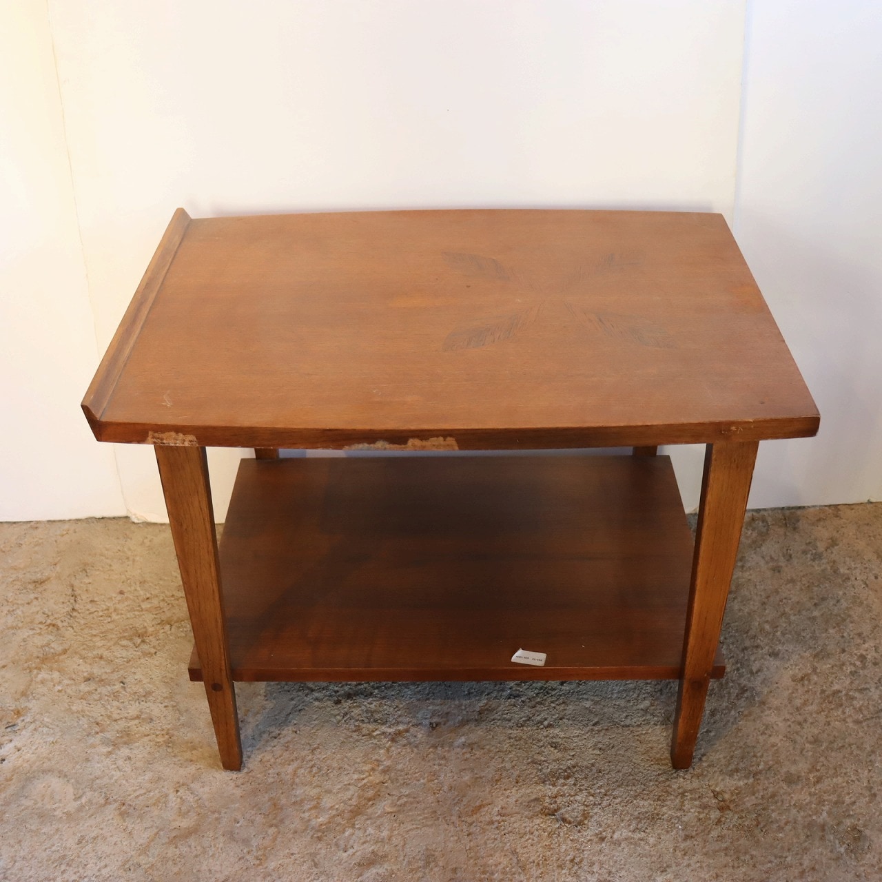 サイドテーブル