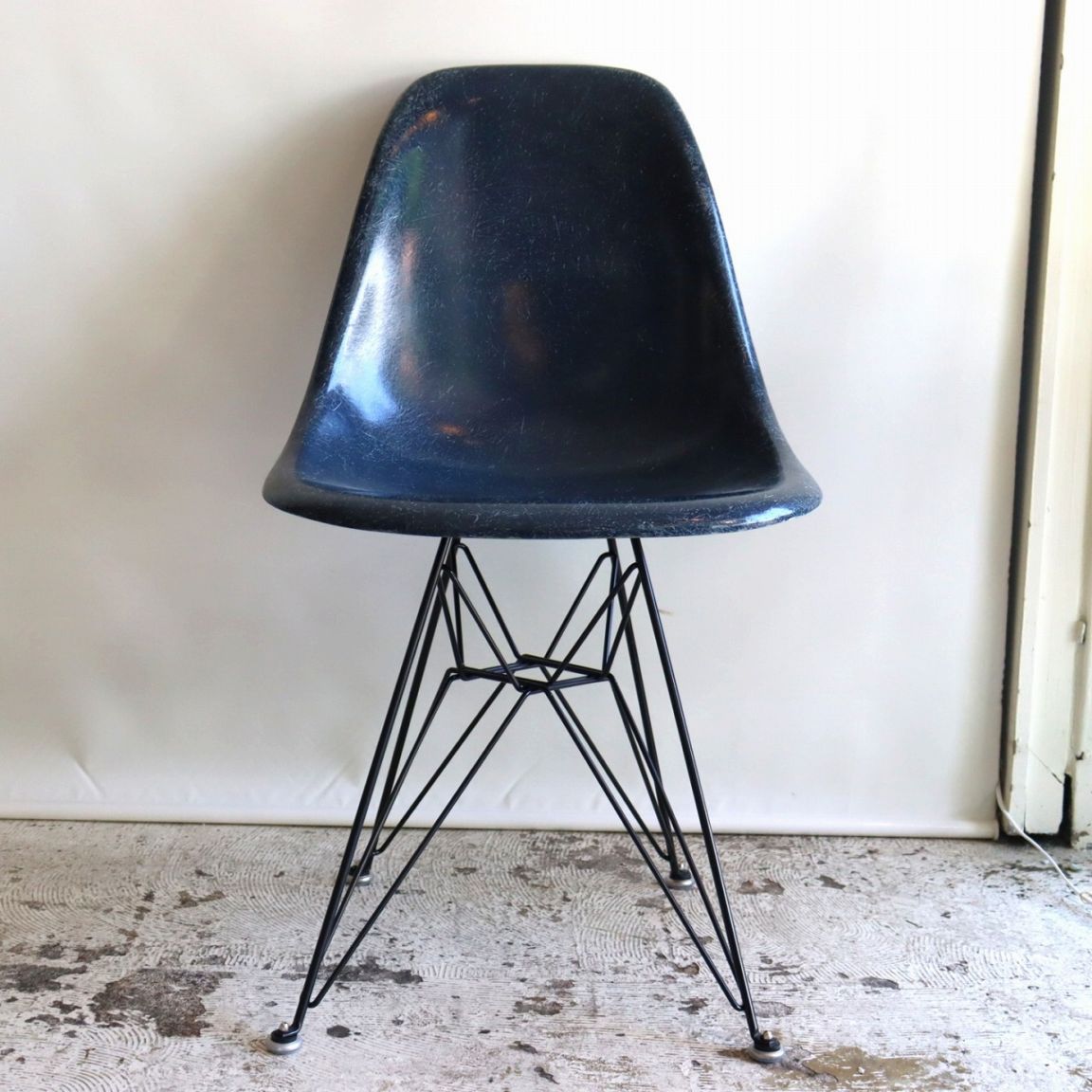 ハーマンミラー　イームズ シェルチェア 3rd① ハーマンミラー社製イームズ サイドシェルチェア(ネイビーFRP