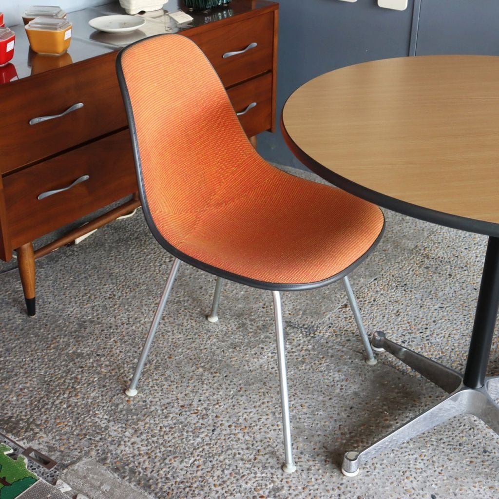 ハーマンミラー社製イームズ サイドシェルチェア(ジラードファブリック