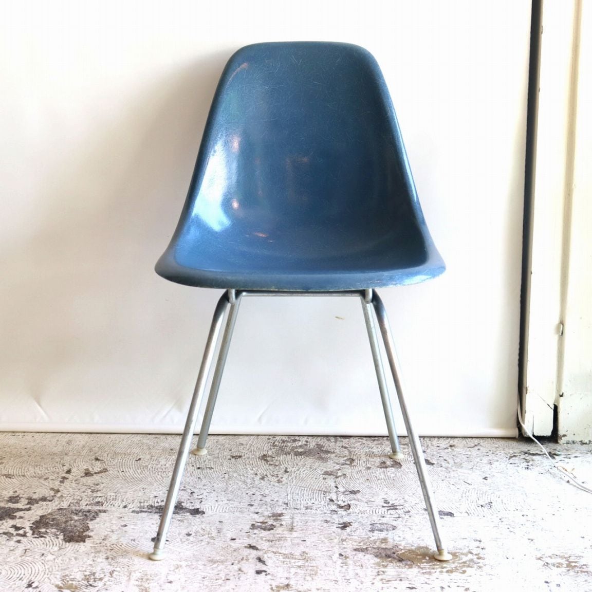 ハーマンミラー社製イームズ サイドシェルチェア(ミディアムブルーFRP)