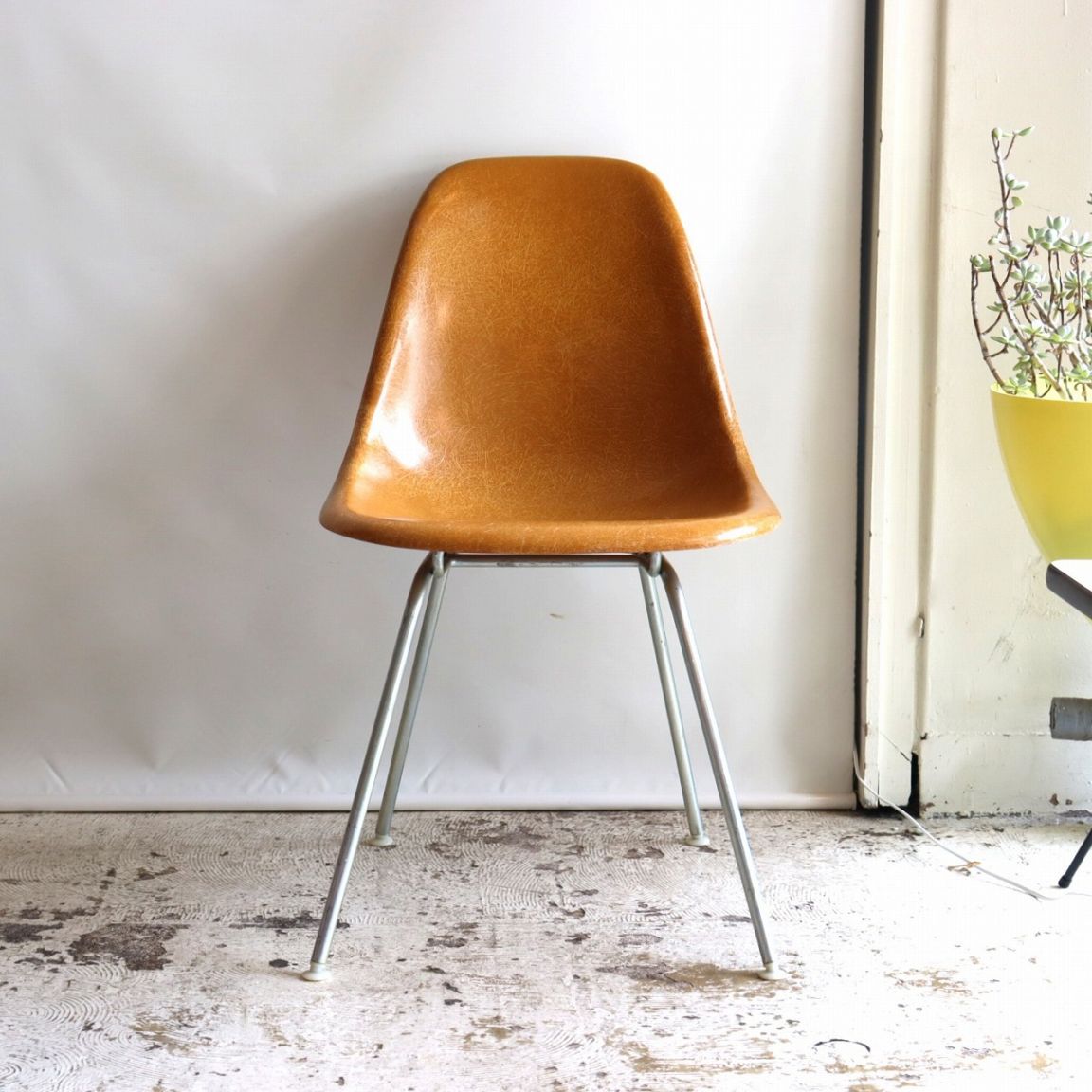 ハーマンミラー社製イームズ サイドシェルチェア(オークルダークFRP