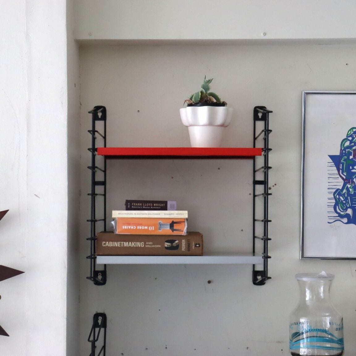 TOMADO社製ウォールシェルフ(レッド・グレー)