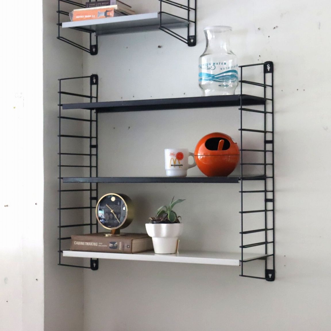 TOMADO社製ウォールシェルフ(ブラック・ホワイト・ブラック)