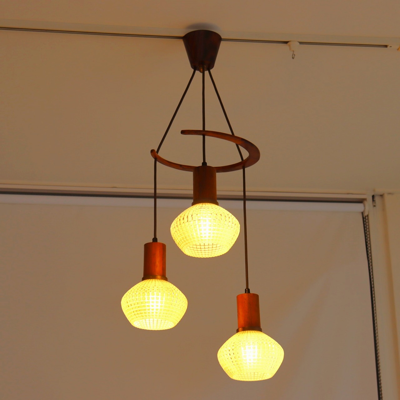 3灯ペンダントランプ