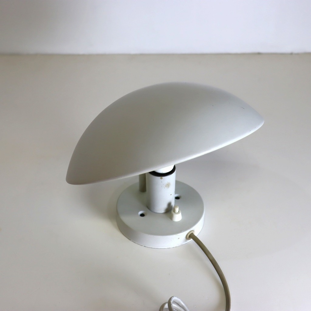 ブラケットランプ