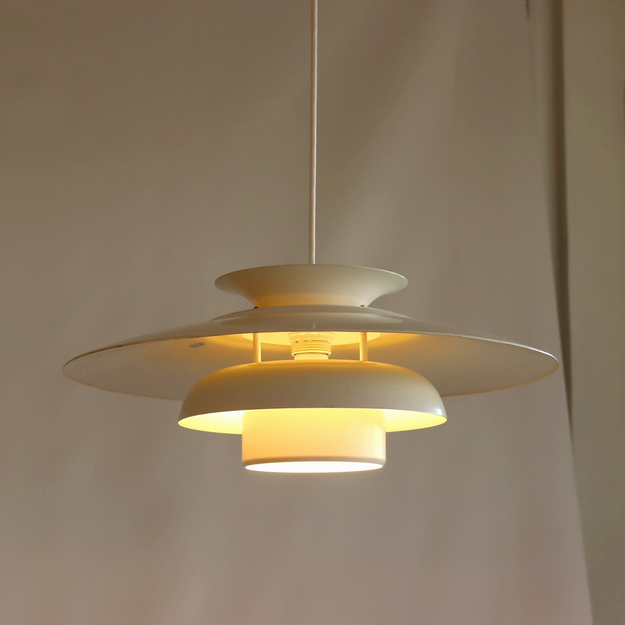 ホワイトペンダントランプ