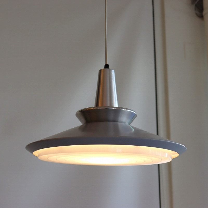 ルーバーペンダントランプ