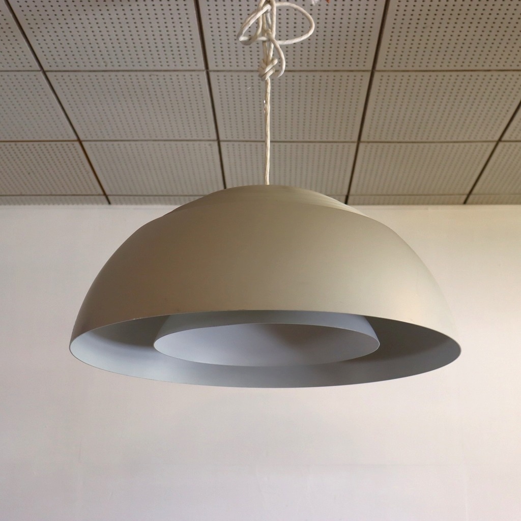 ルイスポールセン社製AJロイヤルペンダントランプ