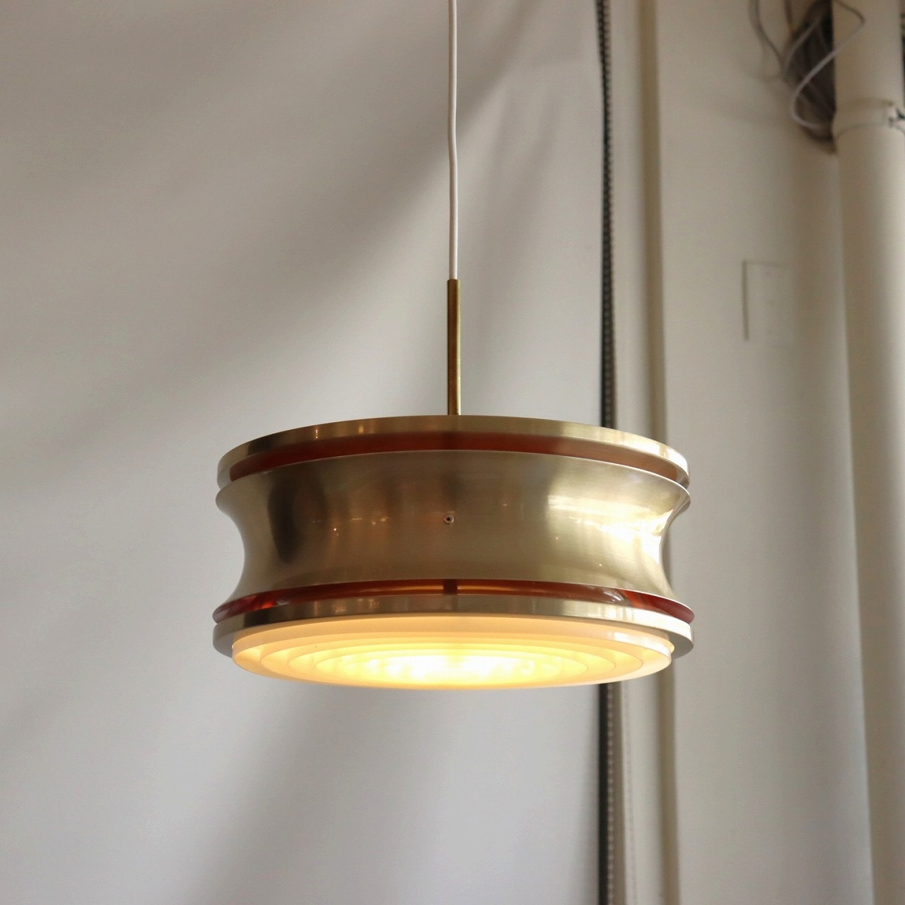 ヴィトリカ製ルーバーペンダントランプ