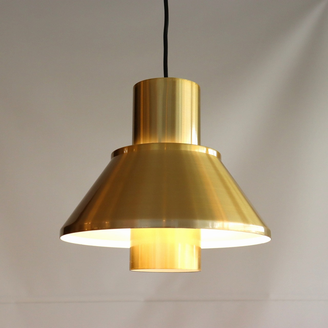 フォグ&モーラップ社製ペンダントランプ