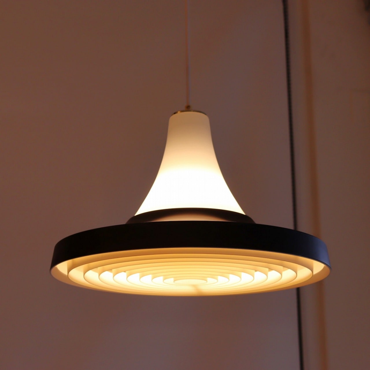 ルーバーペンダントランプ