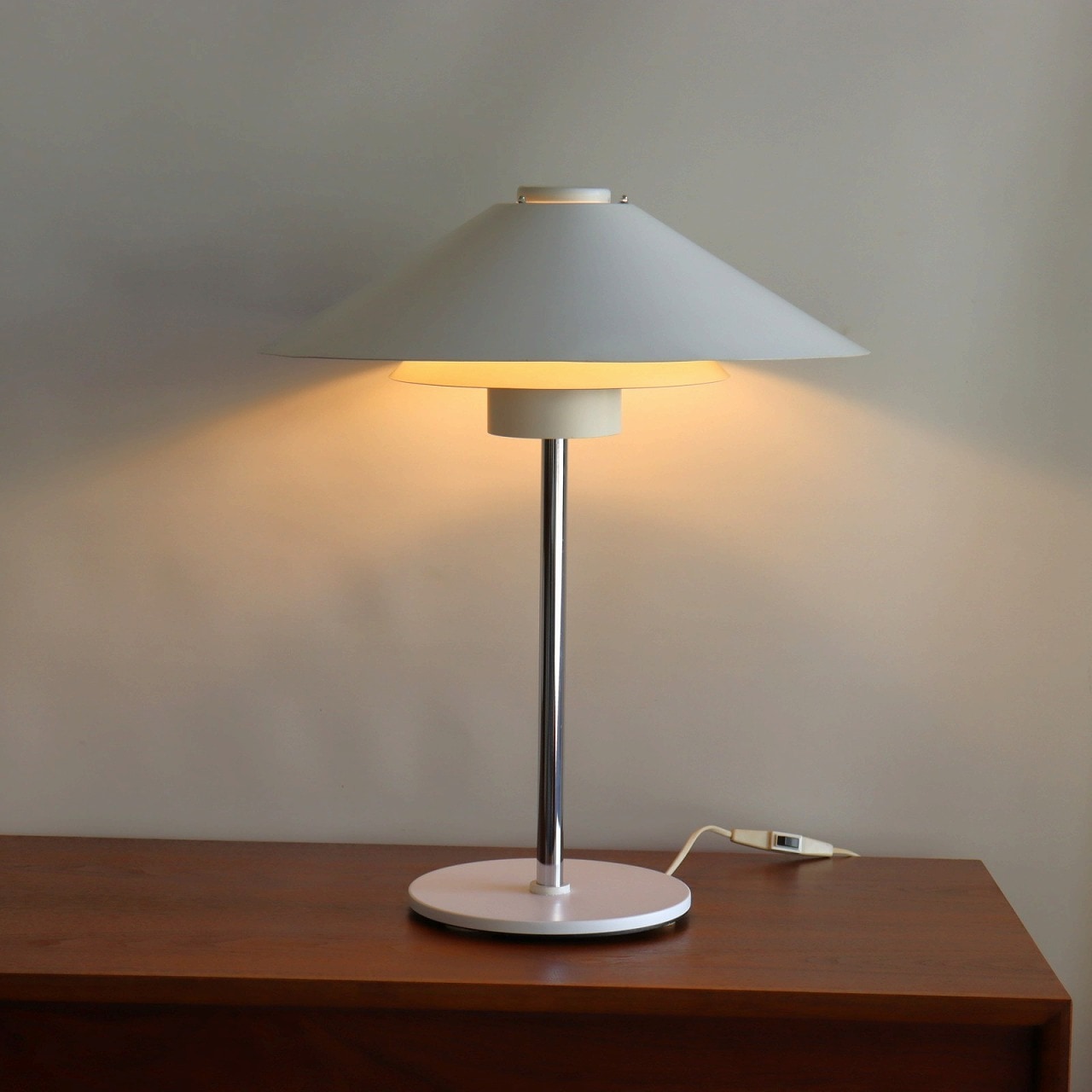 ノルディック・ソーラー社製テーブルランプ