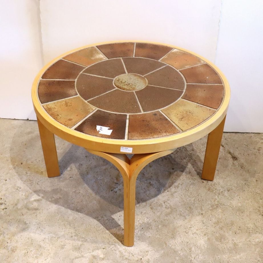 タイルトップテーブル