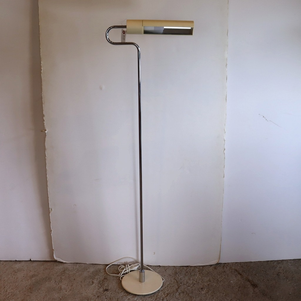 フロアランプ
