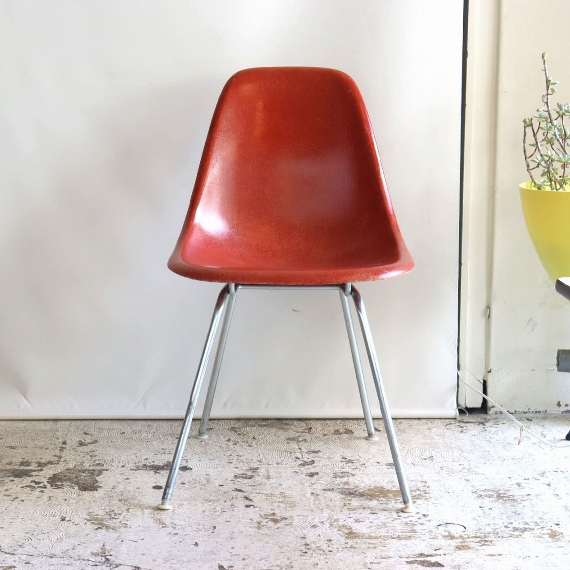 ハーマンミラー社製イームズ サイドシェルチェア(テラコッタレッドFRP)