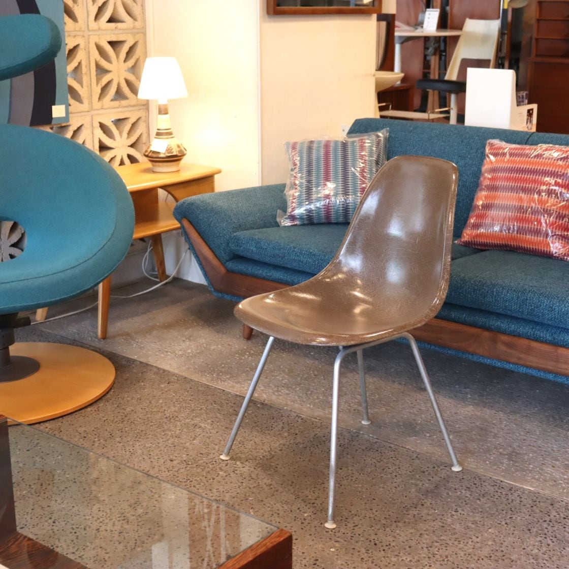 ハーマンミラー社製イームズ サイドシェルチェア(ブラウンFRP