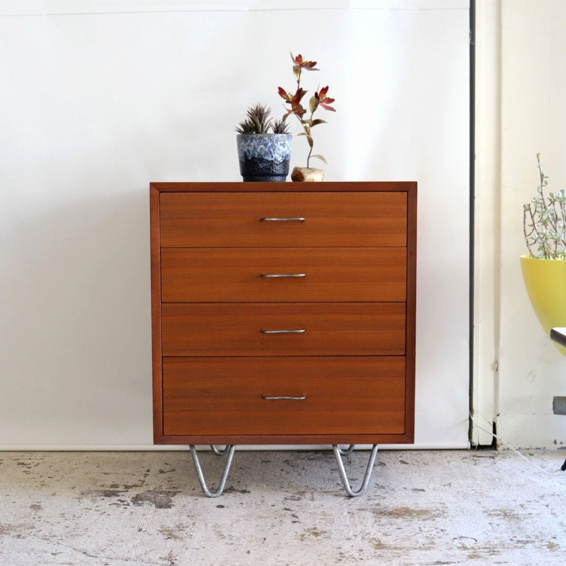 ハーマンミラー製ジョージ・ネルソン　ベーシックキャビネットシリーズ4701