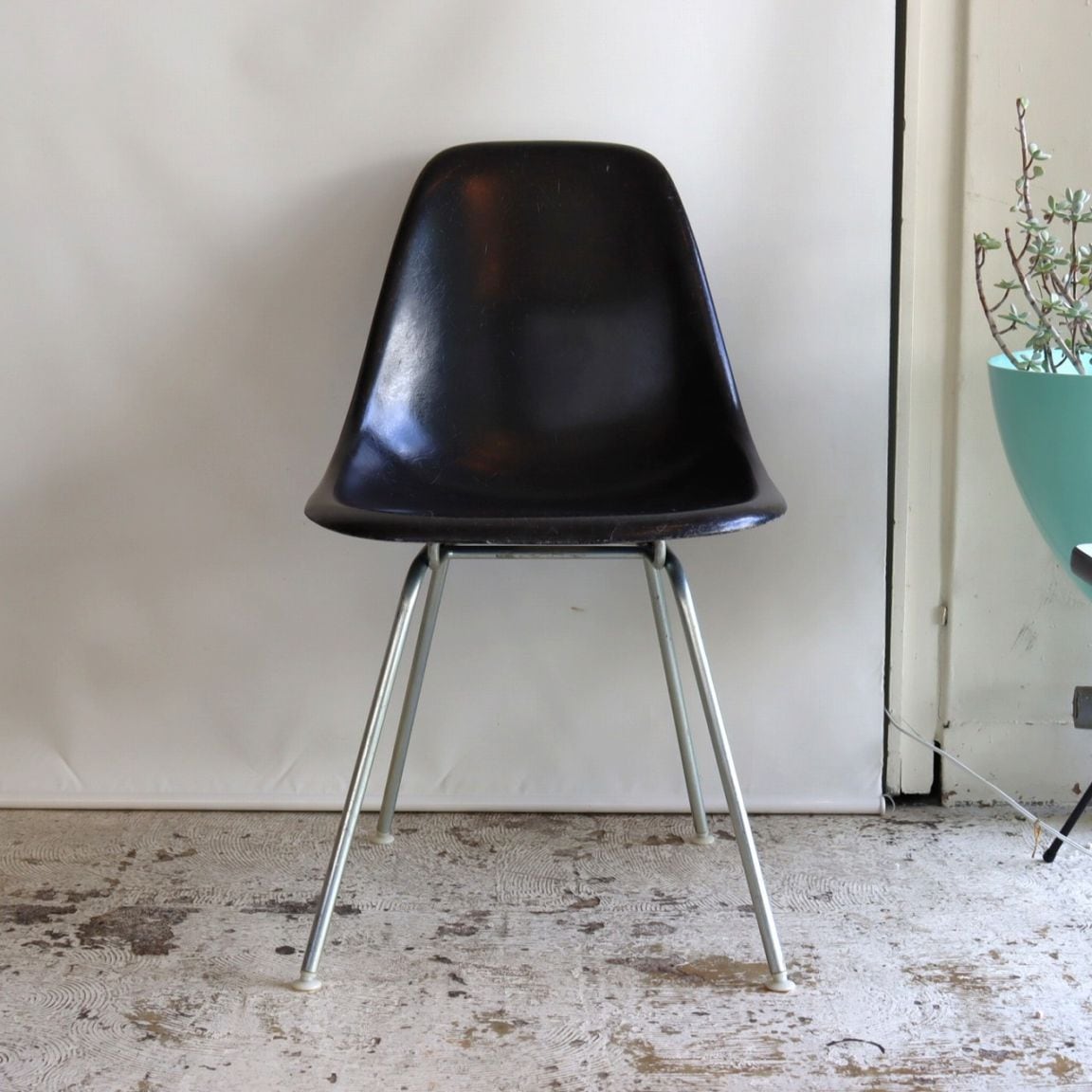 ハーマンミラー社製イームズ サイドシェルチェア(ブラックFRP)