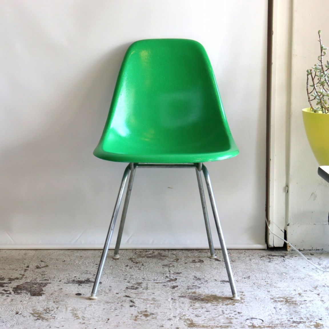 ハーマンミラー社製イームズ サイドシェルチェア(カドミウムグリーン