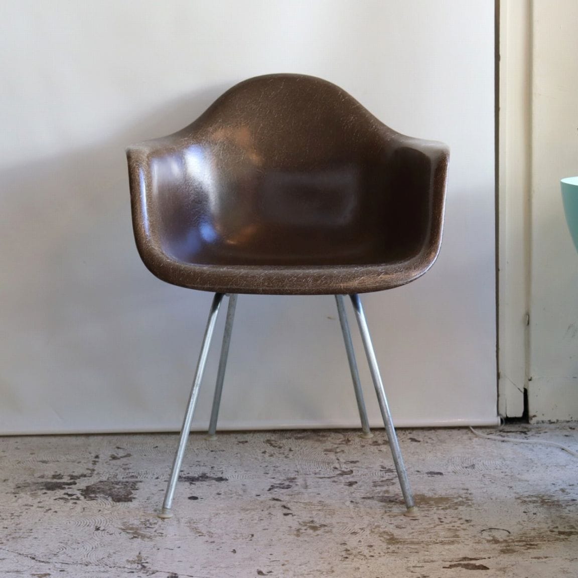 ハーマンミラー社製アームシェルチェア(ブラウンFRP)