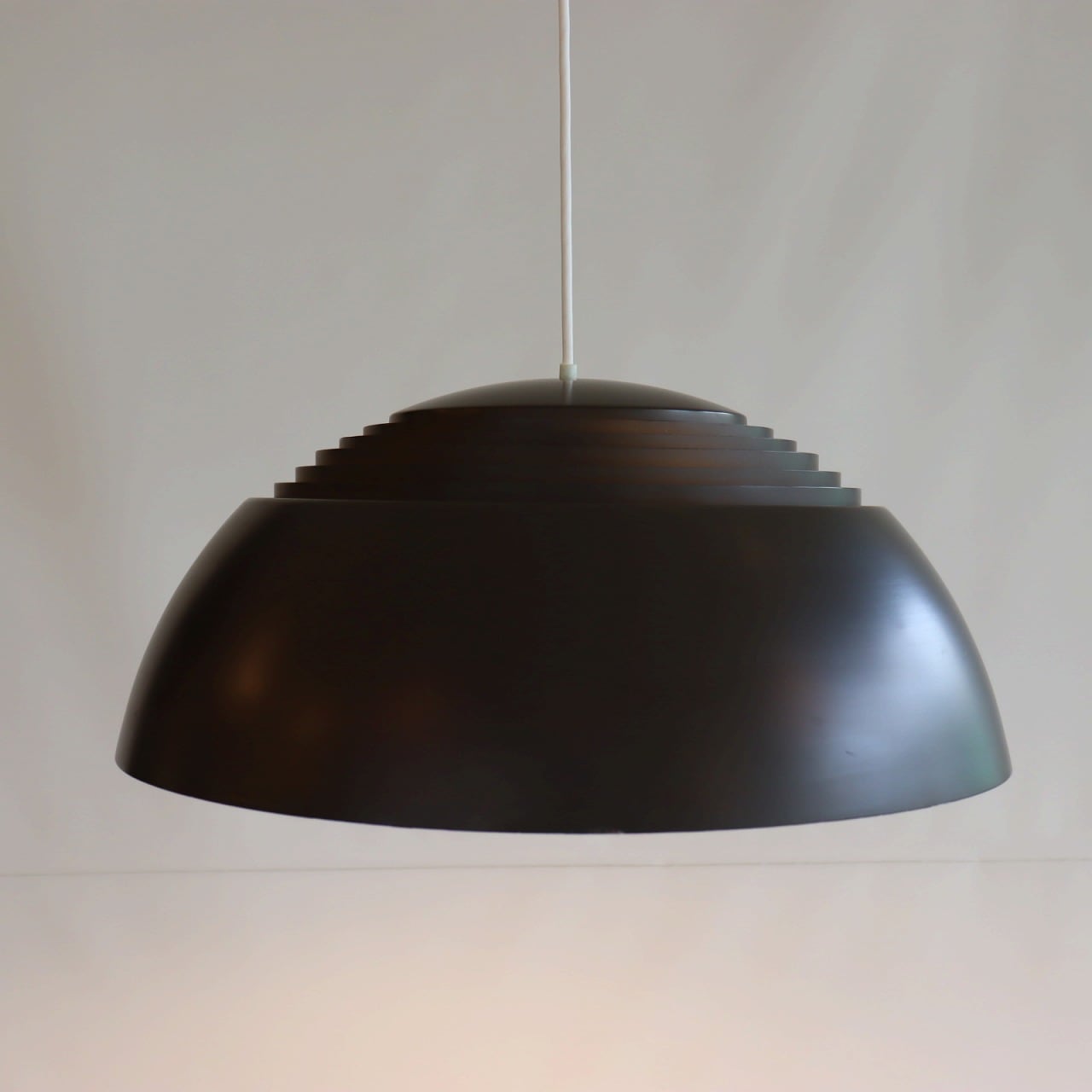 ルイスポールセン社製AJロイヤルペンダントランプ