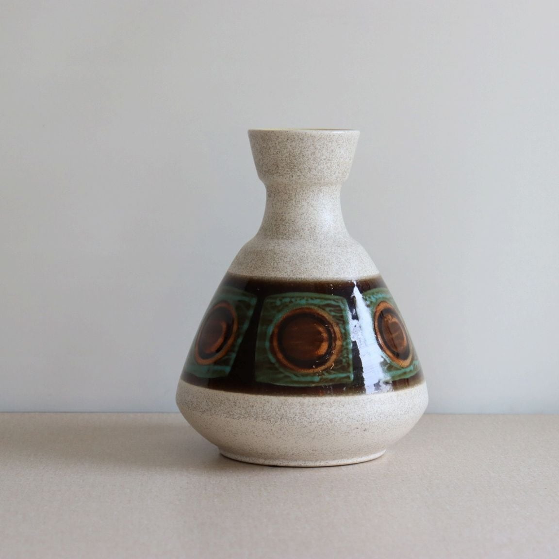 D&B社製フラワーベース