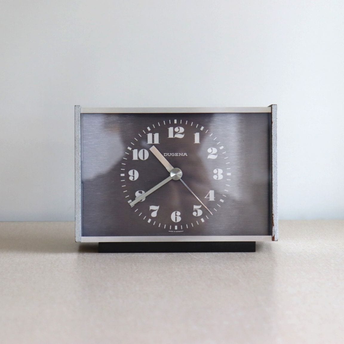 ドゥゲナ社製テーブルクロック
