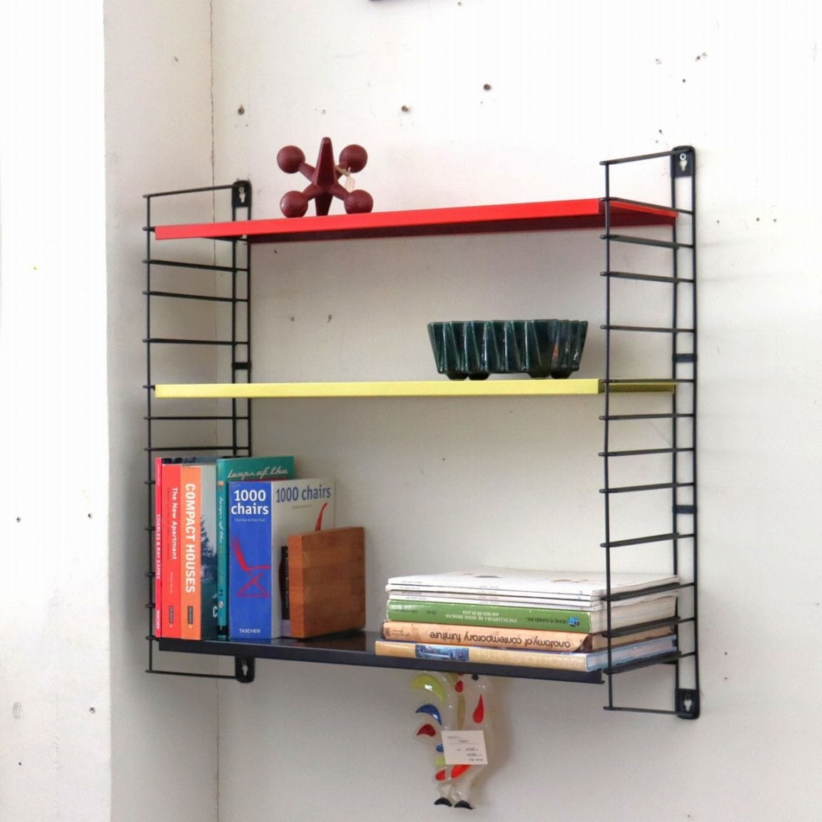 TOMADO社製ウォールシェルフ(レッド・イエロー・ブラック)　