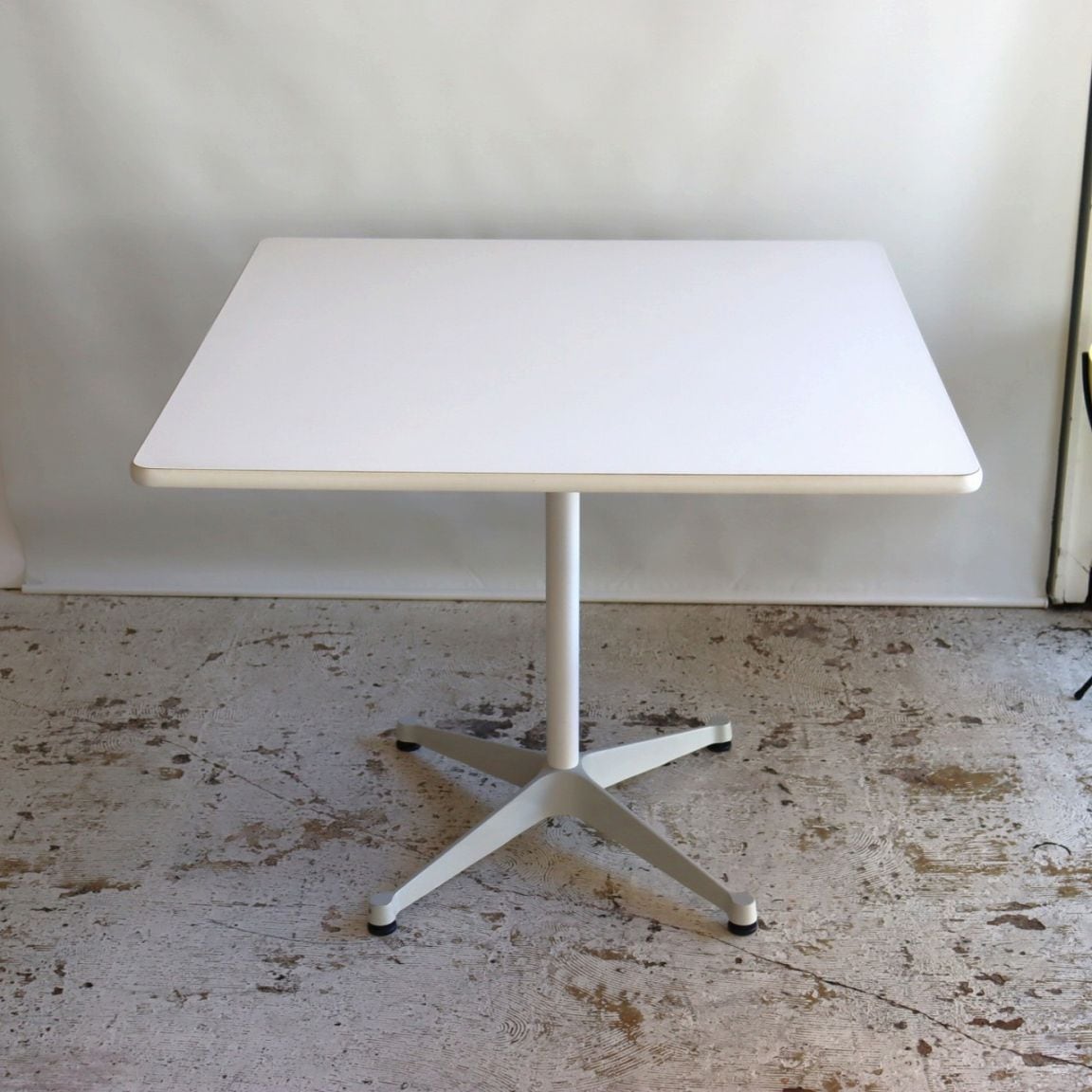 ハーマンミラー社製スクエアテーブル