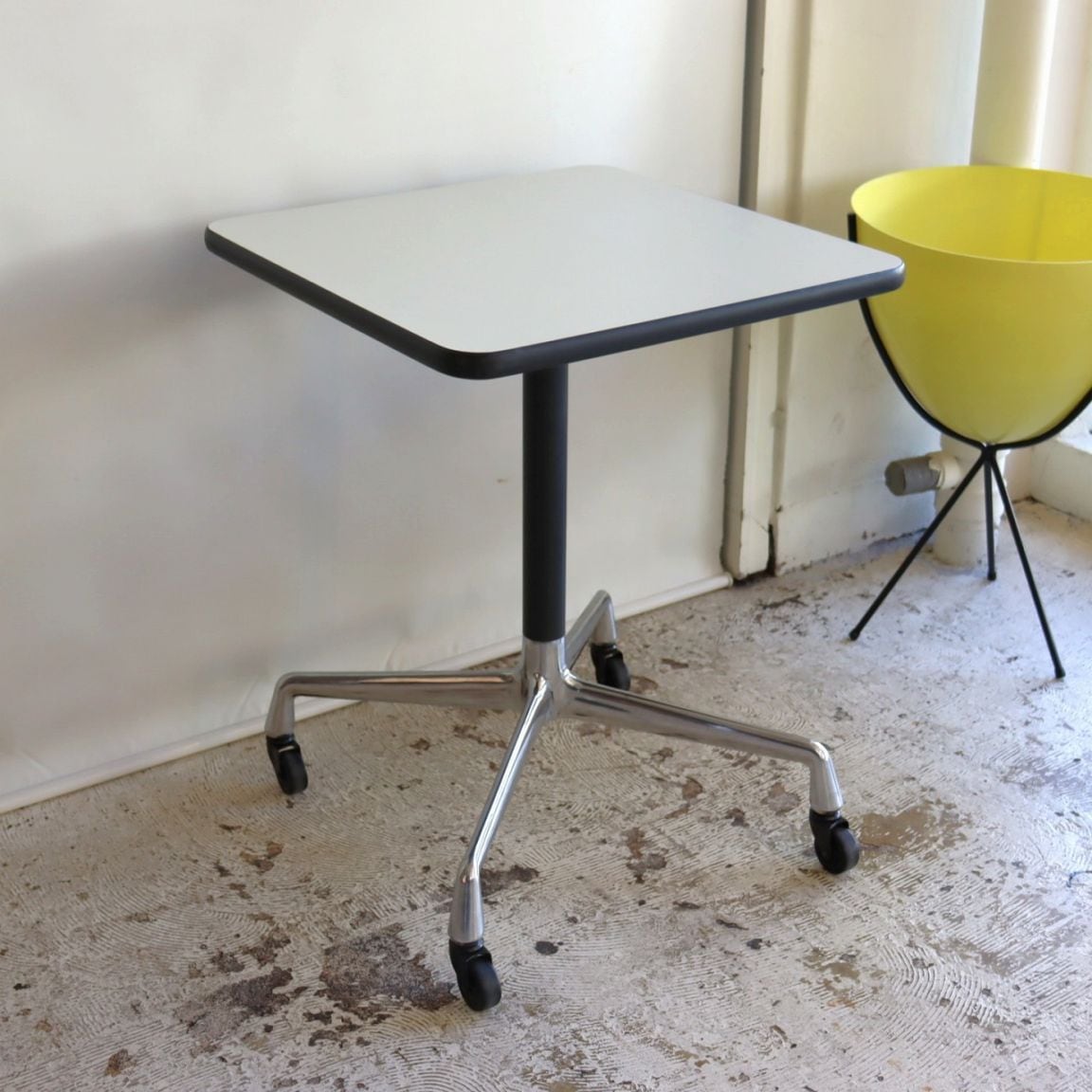 ハーマンミラー社製キャスターテーブル | サイドテーブル | パーム