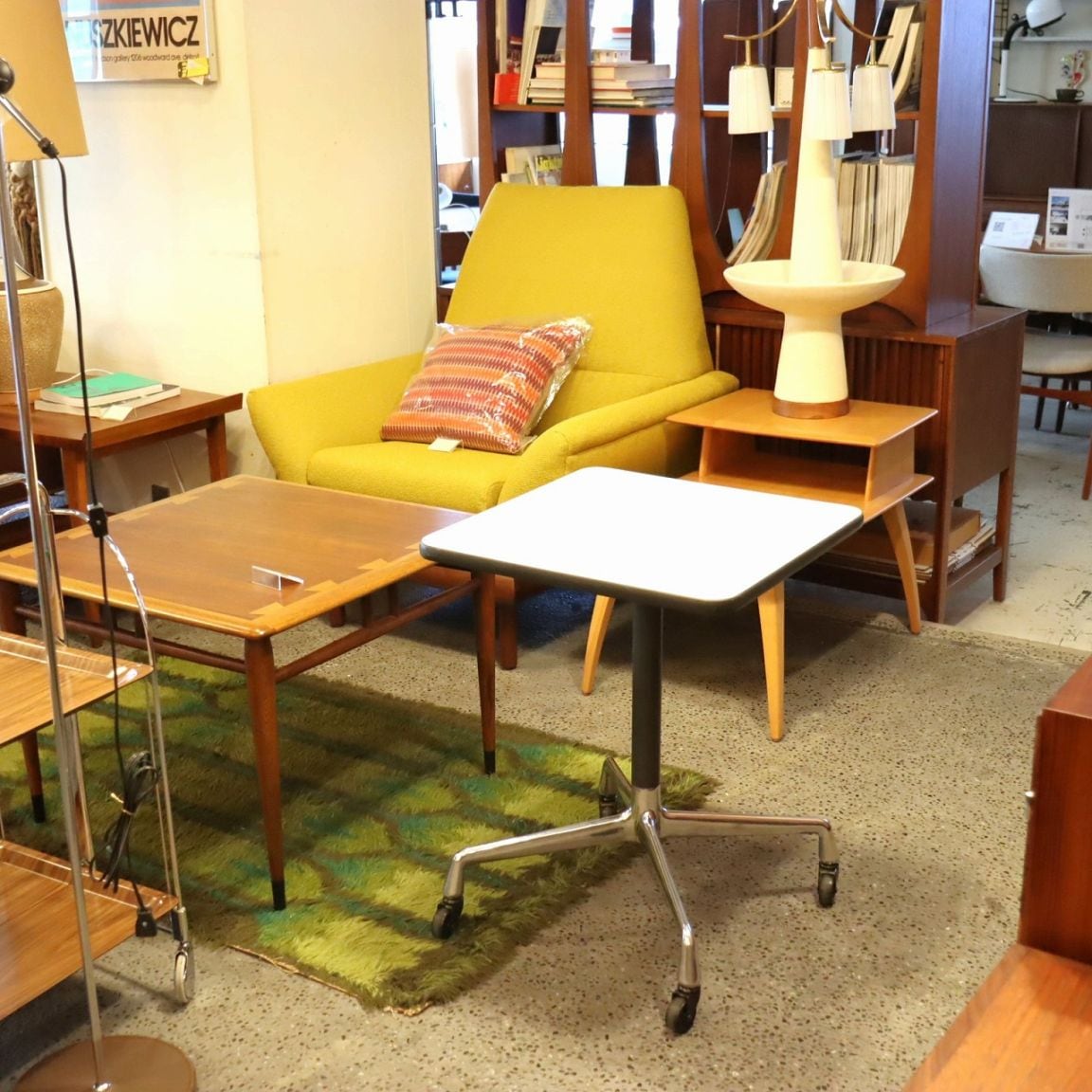 ハーマンミラー社製キャスターテーブル | サイドテーブル | パーム