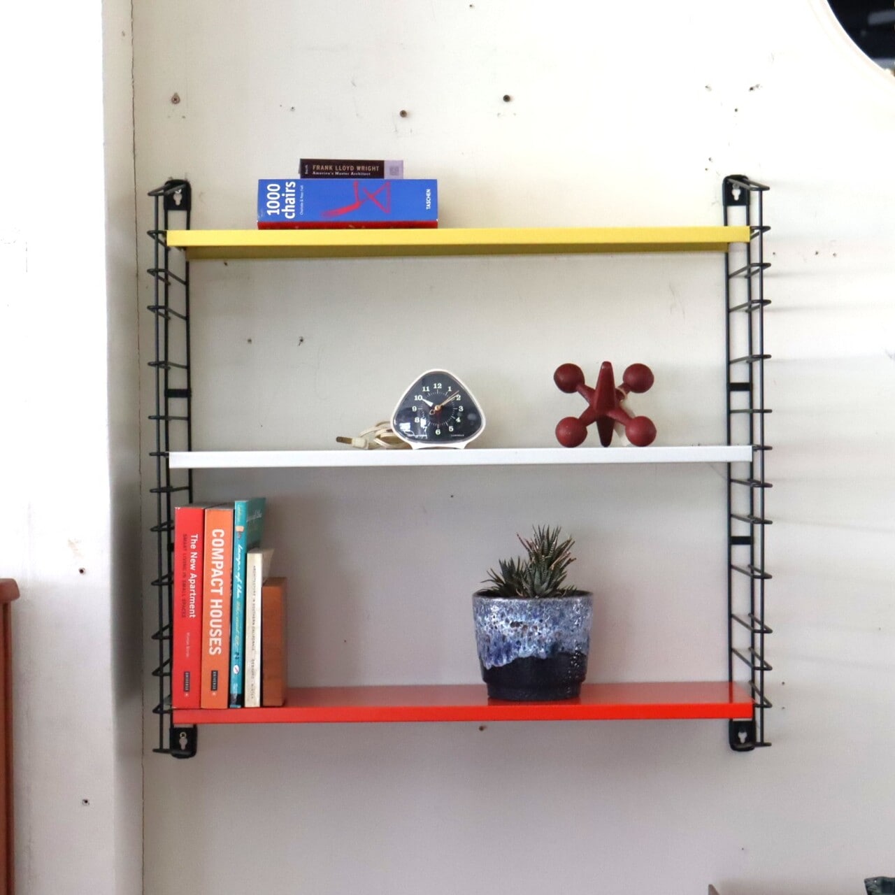 TOMADO社製ウォールシェルフ(イエロー・ホワイト・オレンジ)