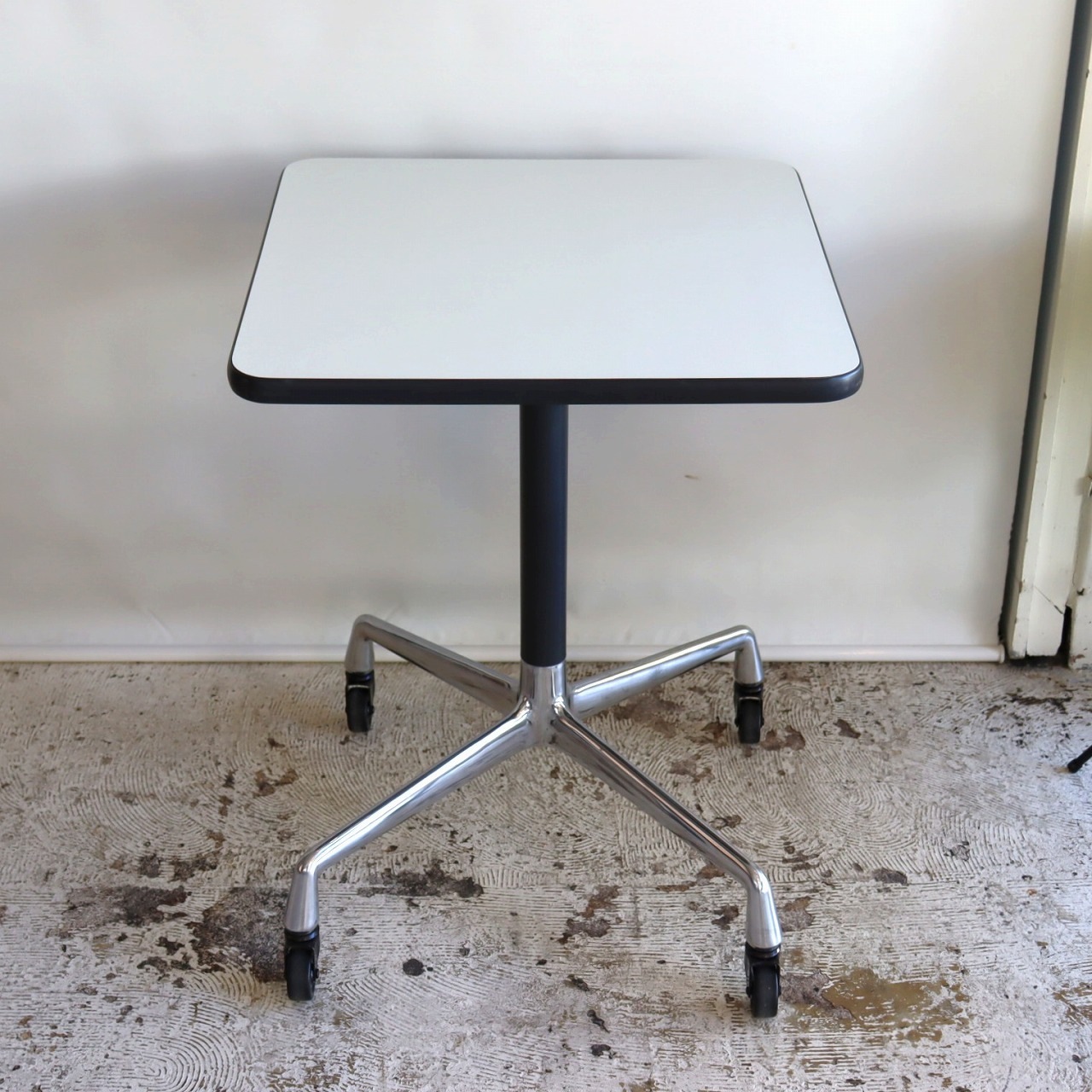 ハーマンミラー社製キャスターテーブル | サイドテーブル | パーム