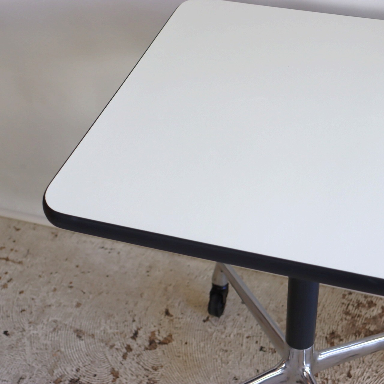 ハーマンミラー社製キャスターテーブル | サイドテーブル | パーム