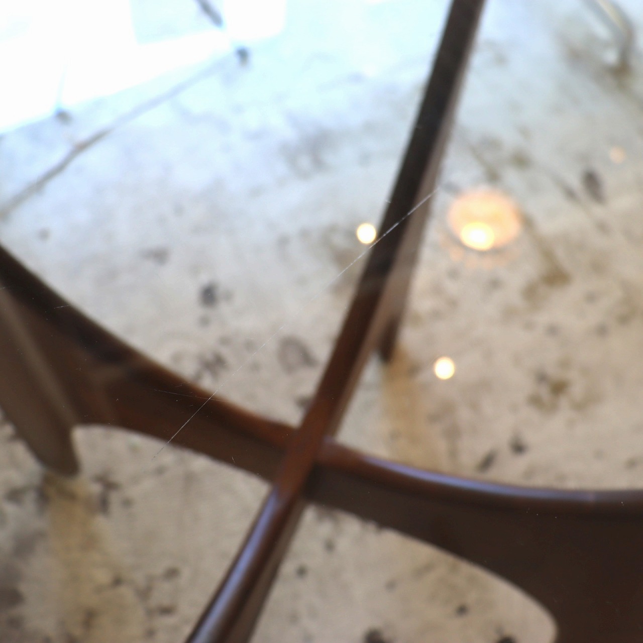 エイドリアン・ピアソール ガラストップサイドテーブル | サイド