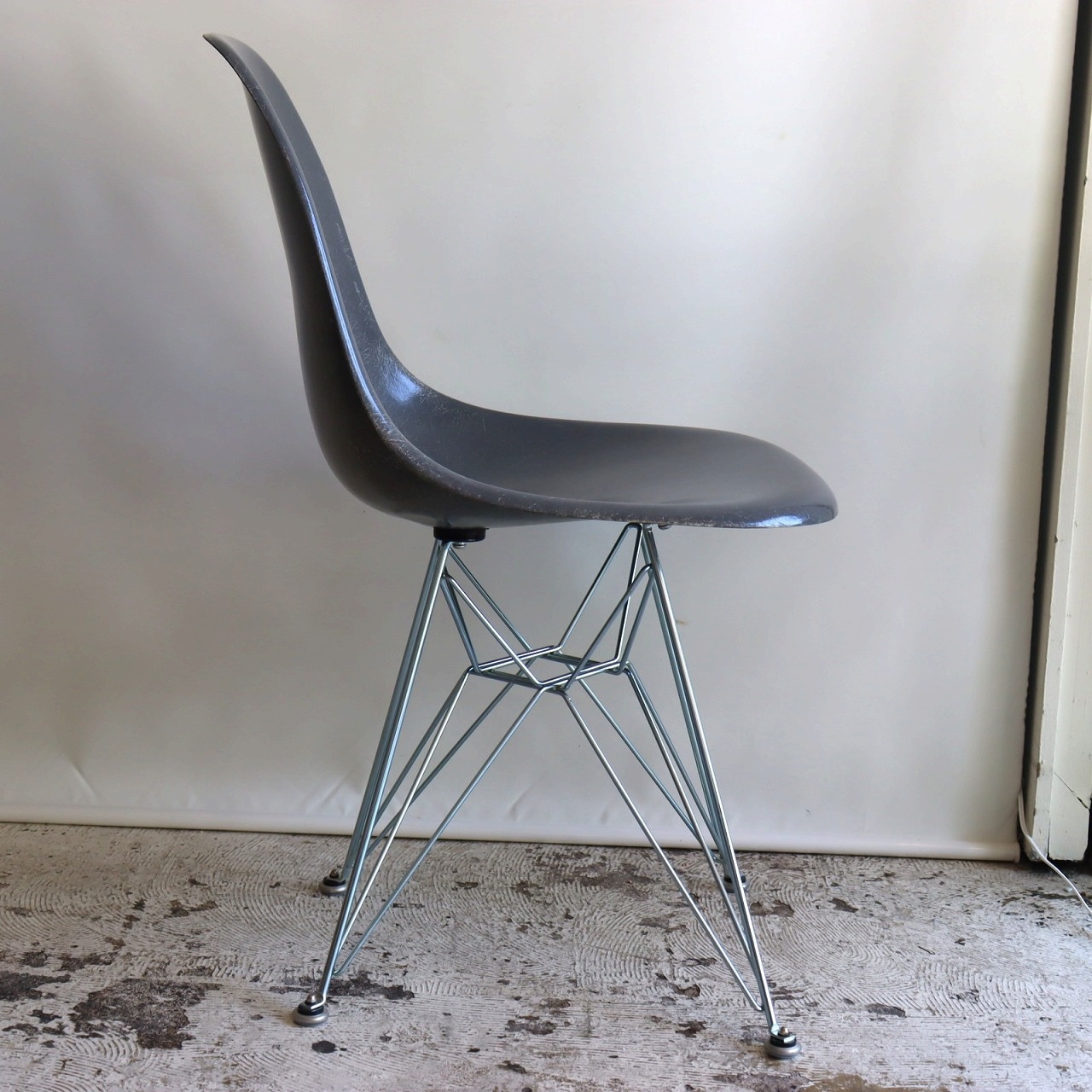 ハーマンミラー社製イームズ サイドシェルチェア(エレファントグレー