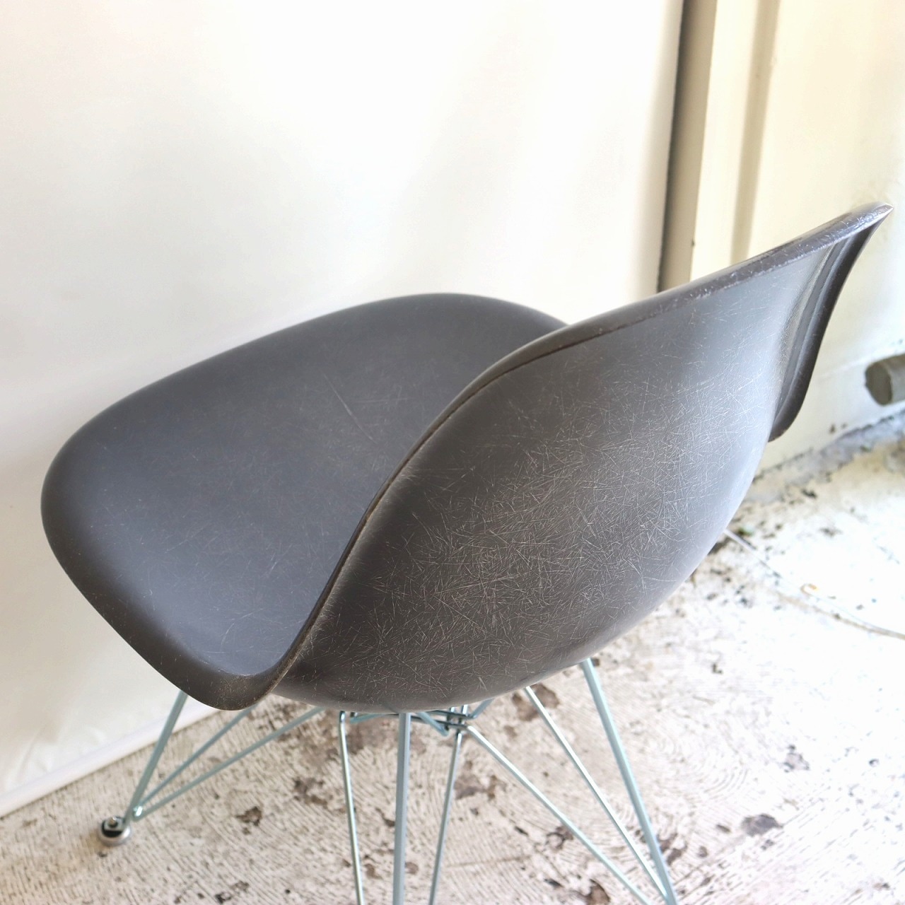 ハーマンミラー社製イームズ サイドシェルチェア(エレファントグレー