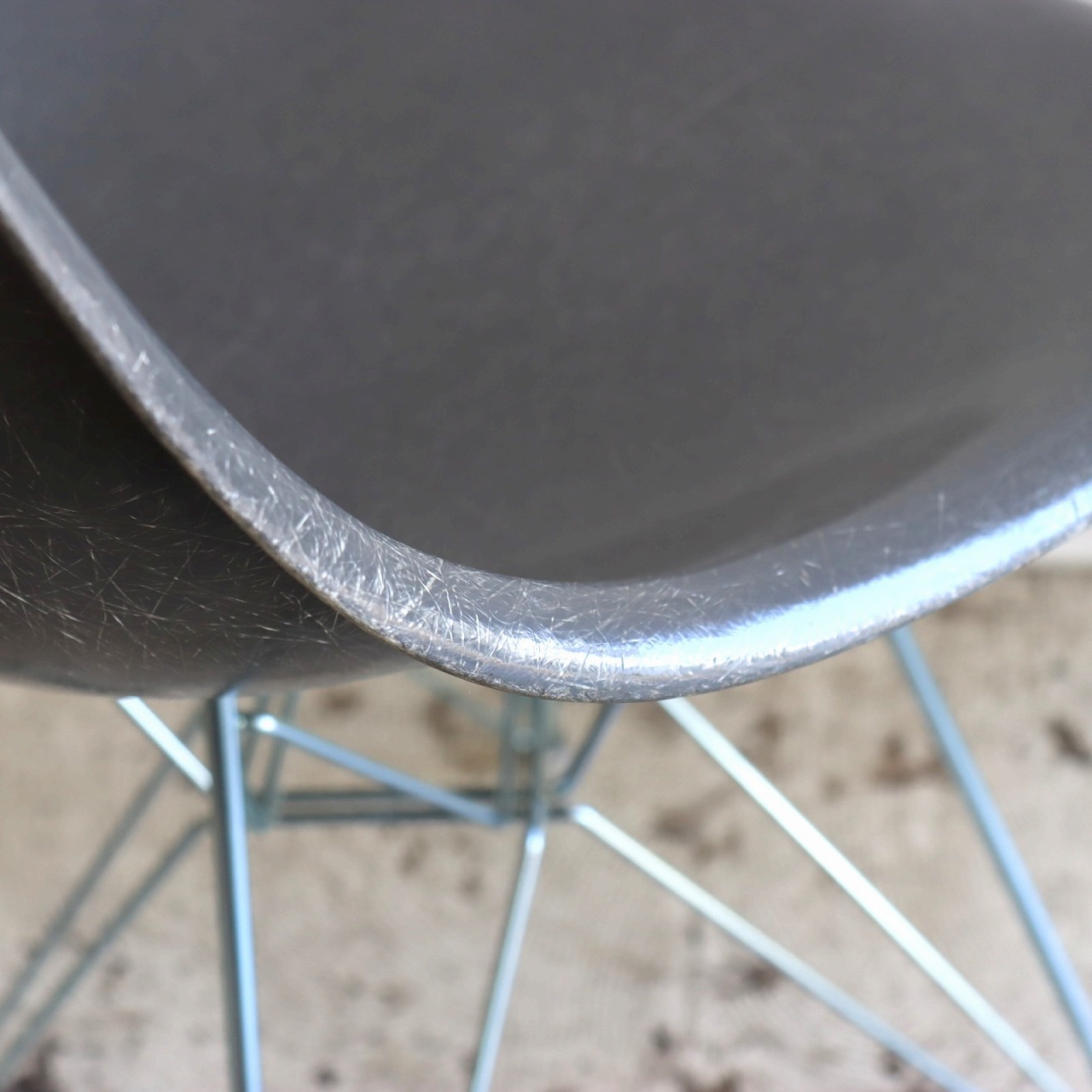 ハーマンミラー社製イームズ サイドシェルチェア(エレファントグレー