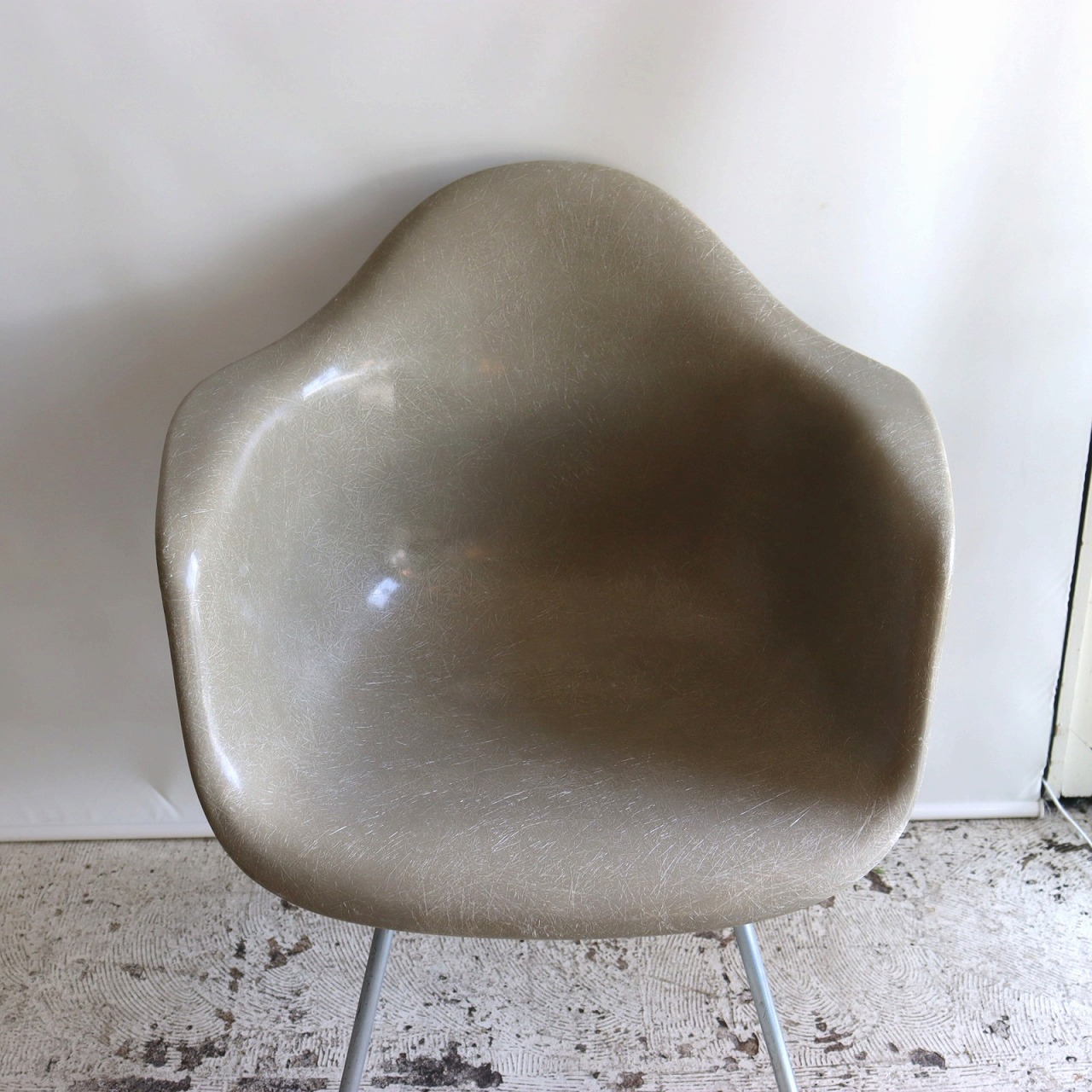 ハーマンミラー社製アームシェルチェア(ローアンバーFRP) | イームズ