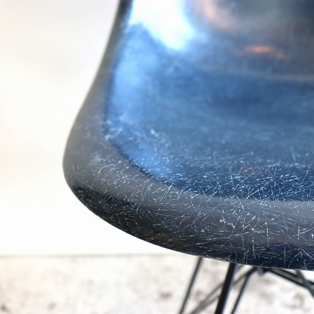 ハーマンミラー社製イームズ サイドシェルチェア(ネイビーFRP