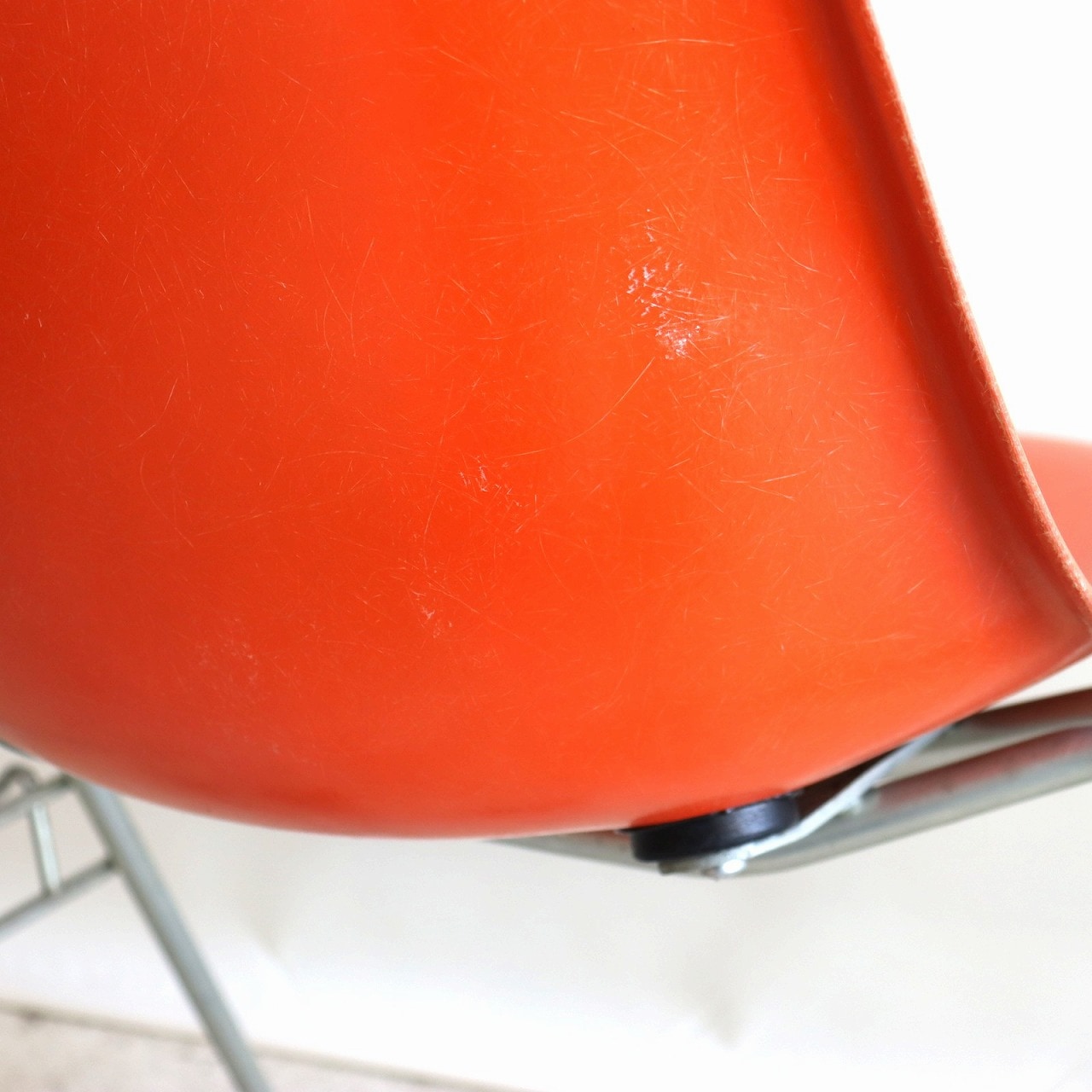 ハーマンミラー社製イームズ サイドシェルチェア(オレンジFRP