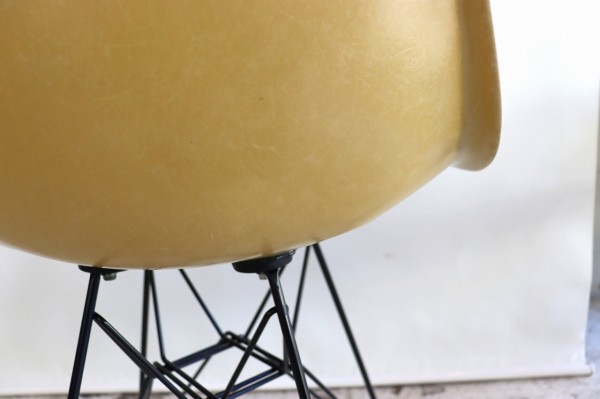 ハーマンミラー社製イームズ サイドシェルチェア(バタースコッチ