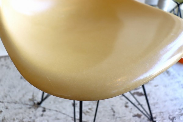 ハーマンミラー社製イームズ サイドシェルチェア(バタースコッチ