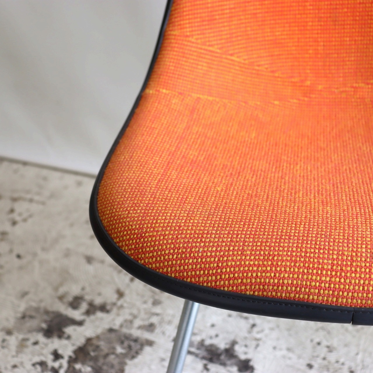 ハーマンミラー社製イームズ サイドシェルチェア(ジラードファブリック