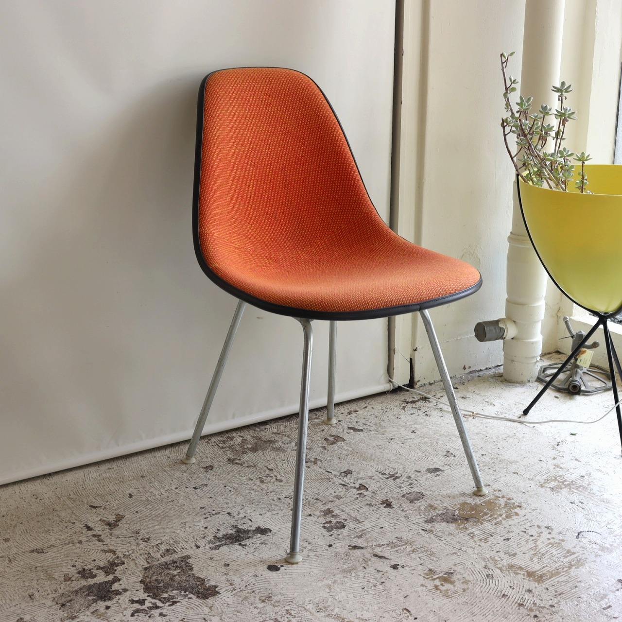 ハーマンミラー社製イームズ サイドシェルチェア(ジラードファブリック